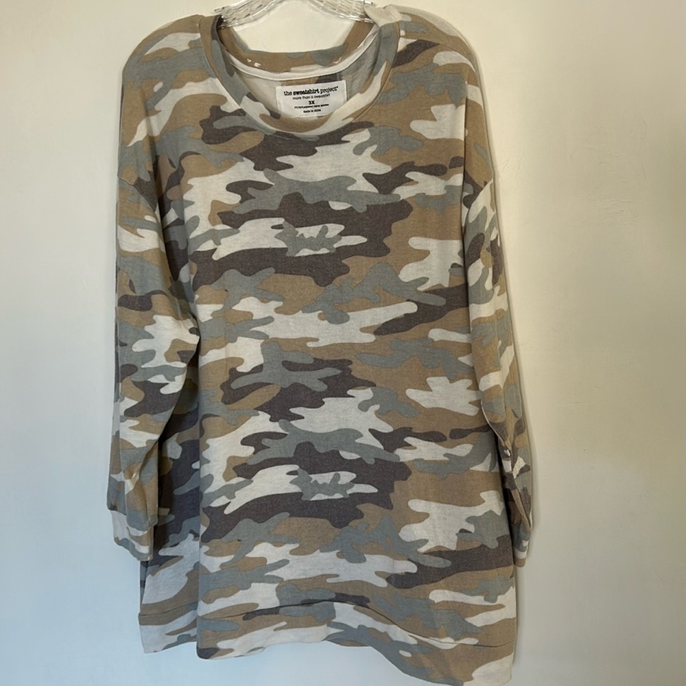NWOT Sweatshirt Project Lace Ip Back Camo Sweatshirt